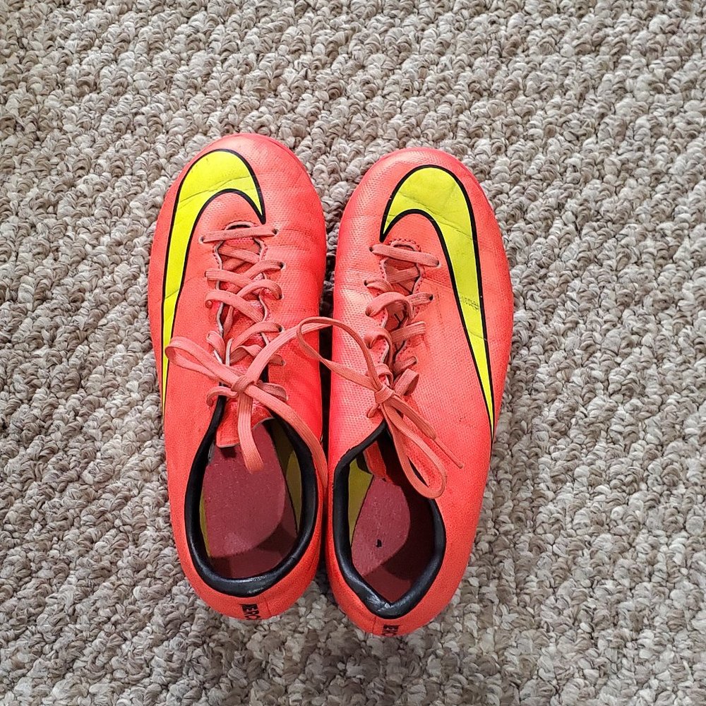 Nike mericurial soccer shoes